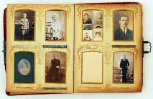 cca 1880-1910 Régi családi fotóalbum, 44 db vizitkártya, igazolványkép, stb. formátumú fényképpel, k...