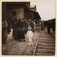 Soproni fotóalbum (2db) jó minőségi képekkel, igényes, szép állapotú vászonkötésben. cca 70db fényké...