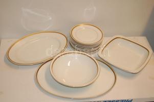 Hagyatékból származó cseh porcelán tétel, cca 1920-as évekből, összesen 46db, benne mélytányér, lapostányér, kistányér, tálaló tálak, csészék, kanna, fűszertartó