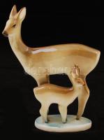 Zsolnay porcelán őzmama gidával, kézzel festett, jelzett, apró kopásnyomokkal, m: 17,5 cm