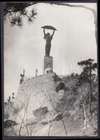 cca 1945 Tiszavölgyi József : Budapest, Gellért hegy, betonbunkerral, 17x12 cm