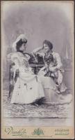 cca 1890 Dunky fivérek (Kolozsvár): Műtermi felvétel két hölgyről, kabinetfotó méretben, keményhátú fénykép, 19x10 cm