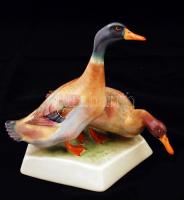 Zsolnay porcelán kacsapár, kézzel festett, jelzett, apró kopásnyomokkal, m: 17,5 cm