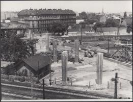 cca 1970-1980 Budapest, várostörténeti lelet, a Hungária körúti felüljáró építése, 6 db fotó, 18x24 ...