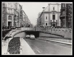 1975 Budapest, várostörténeti lelet, a Felszabadulás téri aluljáró rendszer építése, 5 db fotó, 18x24 cm