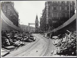 1975 Budapest, várostörténeti lelet, a Felszabadulás téri aluljáró rendszer építése, 5 db fotó, 18x2...