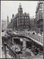 1975 Budapest, várostörténeti lelet, a Felszabadulás téri aluljáró rendszer építése, 5 db fotó, 18x2...