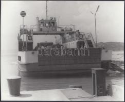 cca 1960-1965 Szántód-Tihany balatoni komp üzem közben, 5 db jelzetlen fotó Kotnyek Antal (1921-1990...