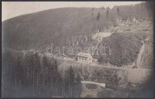 cca 1910 Horvát L. (Anina): Krassó-Szörény megye, Brezovai völgy a villanyteleppel, 14x22 cm