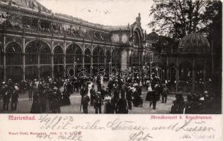 Marianske Lazne, Marienbad; Abendkonzert am Kreuzbrunnen / night concert at the fountain