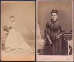 cca 1860-1870 Hölgyek a műteremben, 2 db keményhátú fotó, hátoldalon feliratozva, 6x10 cm