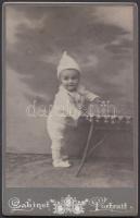 cca 1890 Gyermekfotók, keményhátú fotó, hátoldalon feliratozva, 17x10 cm