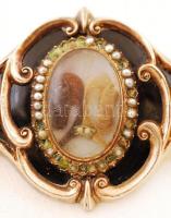 Aranyozott ezüst(Ag) antik angol (1869.) zománccal díszített, gravírozott bross, hiányos igazgyöngy ...