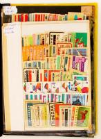 2000 darabos gyufacímke-gyűjtemény, külföldi és magyar gyufacímkék vegyesen, berakókba rendezve