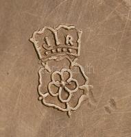 Falra akasztható ón tányér, valószínűleg a Sarnóczay-család címerváltozatával, jelzett, d: 23 cm