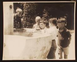 cca 1930-1940 Bp., Az új játék, hátoldalon feliratozva, sarka törött, 26x21 cm