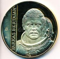 Rónay Attila 1980. "Farkas Bertalan / 25 éves a magyar űrrepülés" "0045" sorszámú aranyozott fém emlékérem dísztokban (42,5mm) T:PP