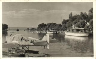 Siófok hajókikötő, hidroplán, Leica felvétel (ragasztónyom / gluemark)