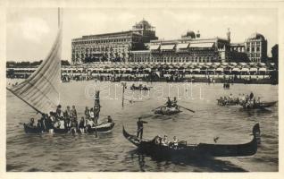 Venice, Venezia; Lido, Grand Hotel Excelsior, Capanne / beach, boats