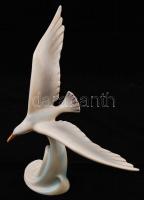 Hollóházi porcelán sirály, kézzel festett, jelzett, apró kopásnyomokkal, m: 23,5 cm