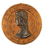 RP jelzéssel: Beatrice, falra akasztható bronz plakett, d: 11 cm