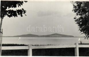 7 db főként RÉGI magyar városképes lap a Balatonról, környékéről, benne néhány fotó / 7 mainly old Hungarian postcards, lake Balaton