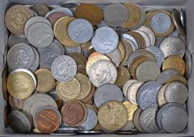 Vegyes magyar és külföldi fémpénz tétel 1,2Kg-os súlyban T:vegyes