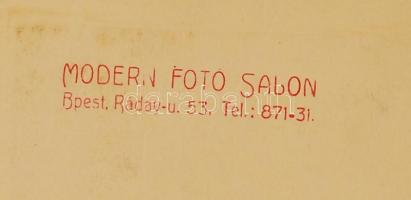 cca 1930-1940 Karácsony, Modern Foto Salon, pecséttel jelzett fotó, kartonra kasírozva, feliratozva,...