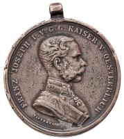 1914. "Ferenc József II. osztályú Ezüst Vitézségi Érem", "A" fémjel peremen, Ag kitüntetés mellszalag nélkül. Szign.: Tautenhayn (17.49g) T:2-,3 Hungary 1914. Medal for Bravery II class, "Der Tapferkeit" Ag decoration with hallmark on edge, without ribbon. Sign.: Tautenhayn (17.49g) C:aVF