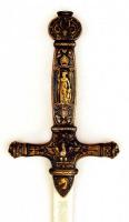 Díszkard, antik motívumokkal gazdagon díszített markolattal, h: 85,5 cm