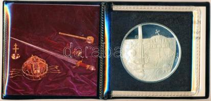 Fülöp Zoltán (1951-) 1978. "Budapest - Parlament / Királyi szent ereklyék" Ag emlékérem, bőrtokban tanúsítvánnyal! (42.5mm/27g/0.925) T:PP