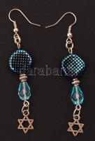 Kék gyöngyökkel díszített fülbevalópár