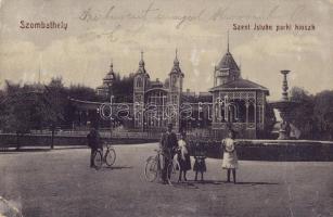 Szombathely, Szent István park, kioszk, biciklisek (r)