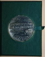 Lengyelország 1971. "Szolgálat lengyel népi hazánkért" fém emlékérem "1. Varsói Westerplatte Hősei Páncélos Ezred" tokban. Szign.: J. Markiewicz-N. (70mm) T:2 Poland 1971. "We Serve Our Polish Homeland" metal commemorative medallion in "1st Heroes of Westerplatte Tank Regiment of Warsaw" case. Sign.: J. Markiewicz-N. (70mm) C:XF