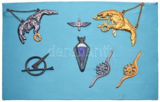 Lengyelország ~1970-1980. "Légierő Parancsnokság" 6xklf fém jelvény tokban, közte zománcozott, aranyozott darabok is T:1,1- Poland ~1970-1980. "Command of the Air Force" 6xdiff metal badge in case, with gilt and enamelled pcs C:UNC,AU