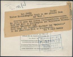 1934 Southampton, A világ legnagyobb, újonnan elkészült dokkjában kiköt az első óriáshajó, F.Szanto ...