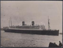 1934 A Morro Castle amerikai luxusgőzös, mely New York előtt a tengeren kigyulladt, sajtófotó, hátoldalon feliratozva, 20x15 cm