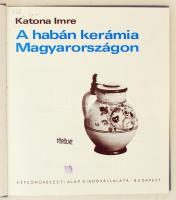 Katona Imre: A habán kerámia Magyarországon. Bp., 1974, Képzőművészeti Alap Kiadóvállalata. Sok feke...