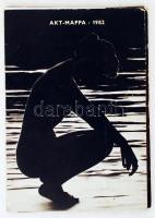 1982 Akt-mappa, akt fotókat bemutató nyomtatott fotógyűjtemény sok képpel