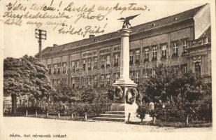 Pápa, Református nőnevelő intézet, Turul szobor