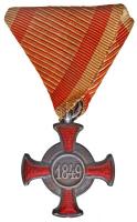 1916-1918. "Ezüst Érdemkereszt a Vitézségi Érem szalagján" ezüst kitüntetés karikán jelzéssel (35mm) T:1- Hungary 1916-1918. "Silver Merit Cross on a war ribbon" silver decoration with hallmark on suspension ring (35mm) C:AU NMK 224.