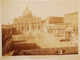 Róma legfontosabb műemlékei régi képeken albumba ragasztva: Basilica, Panteon, Fontana di Trevi, Campidoglio, Arco di Settimo, Foro Romano, Tempio di Antonio, Arco di Tito e di Costantino, Piazza del popolo, basilica di S. Maria Maggiore, Piramide di Caio Cestio. Az album fedőlapja hiányzik. 11x16,5cm/  Old Roma photos