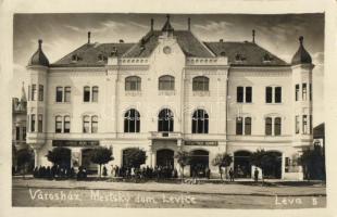 Léva, Városháza, Trebitsch Ignácz és Vámos Mór üzlete / town hall, shops