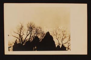 cca 1930 Sziklák fákkal, 10×7 cm