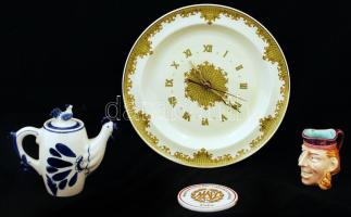 Vegyes kerámia-porcelán tétel: 1 db Hollóházi porcelán falióra, kézzel festett, jelzett, működik, d: 26 cm + 1 db "Magyarország-Csehszlovákia 1978" feliratú Hollóházi porcelán korong, matricás, jelzett, d: 8,5 cm + 2 db népi motívumos kerámia fali tál, jelzett, d: 23-23,5 cm + 1 db emberi fejet mintázó kis méretű kerámia kiöntő kancsó, jelzés nélkül, m: 8,5 cm + 1 db népi motívumos, kakast formázó porcelán kis teáskancsó, jelzett, m: 13,5 cm