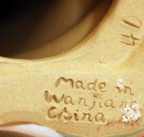 Kínai bölcs porcelán szobor, jelzett, apró kopásnyomokkal, m: 27 cm