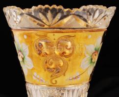 Díszes virágmintás csiszolt, aranyozott ólomkristály váza, matricás, jelzés nélkül, apró lepattanáso...