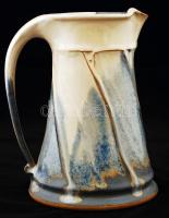 Nagyméretű kerámia vizeskancsó, kézzel festett, jelzett, d: 11-15 cm, m: 21,5 cm