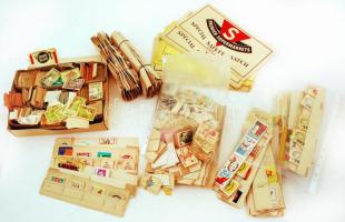 Több ezer 1945 előtti és utáni gyufacímke