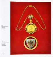 Makai Ágnes - Héri Vera: Kitüntetések. Bp., 1990, Zrínyi. Gazdagon illusztrált. Kiadói műbőr kötésbe...